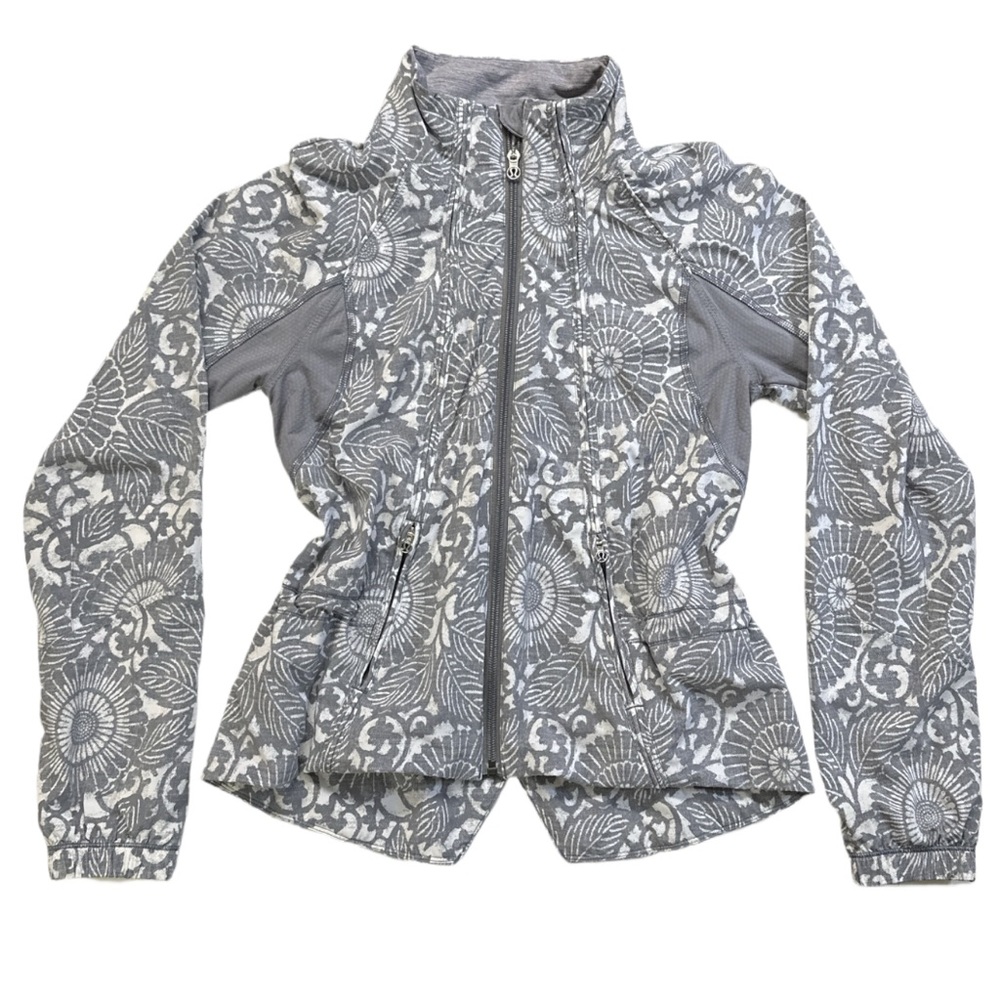 LULULEMON women's grey + white travel to track floral fossil jacket, 4.
